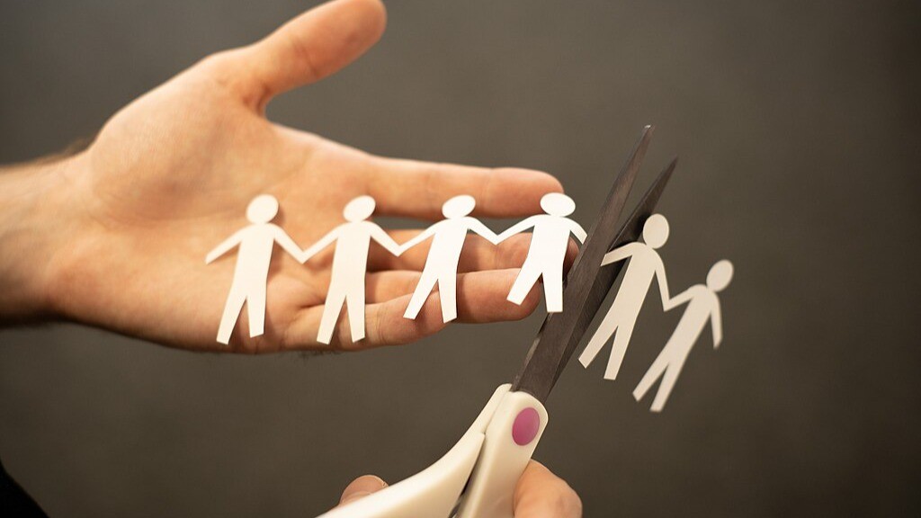 چرا شرکت های فناوری تعدیل نیرو می کنند.